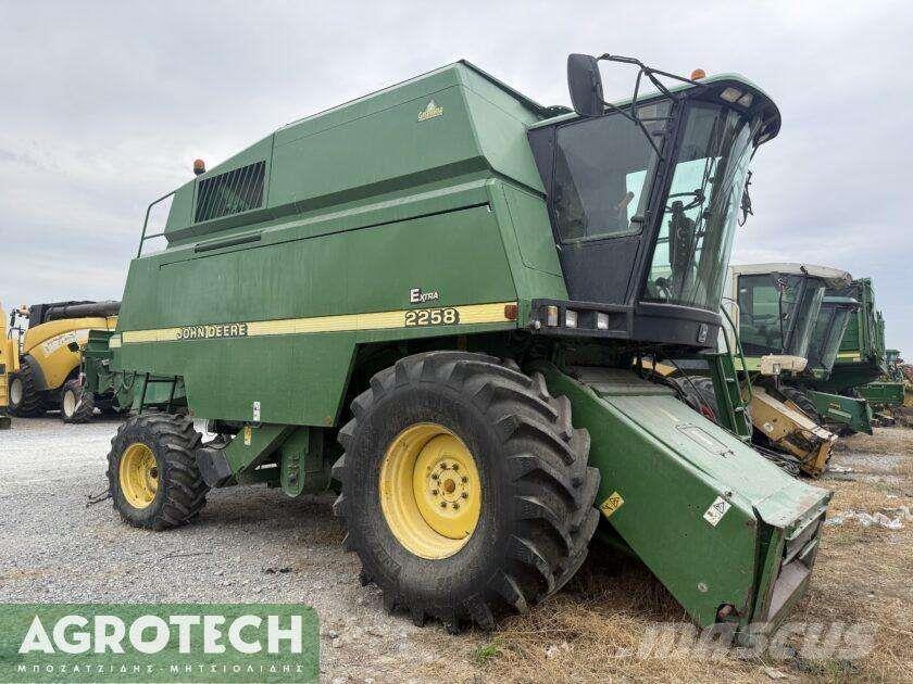 John Deere 2258 Traktoren