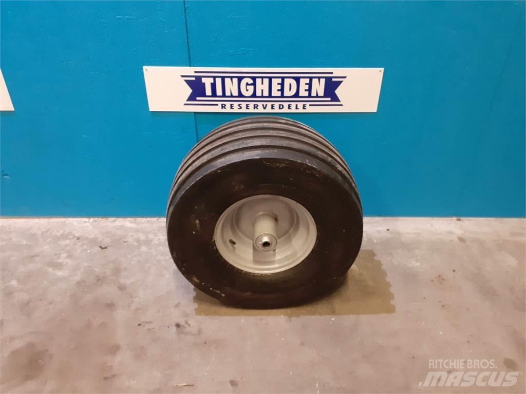  12 300/65-12 Reifen