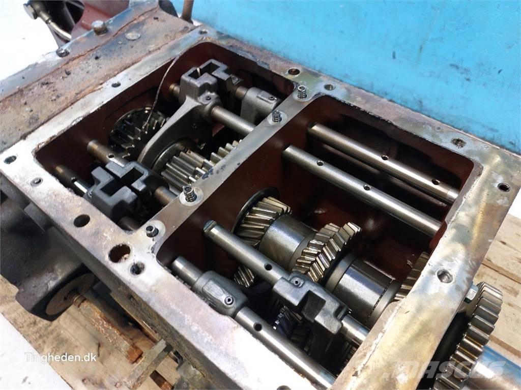 CASE Farmall 95A Getriebe