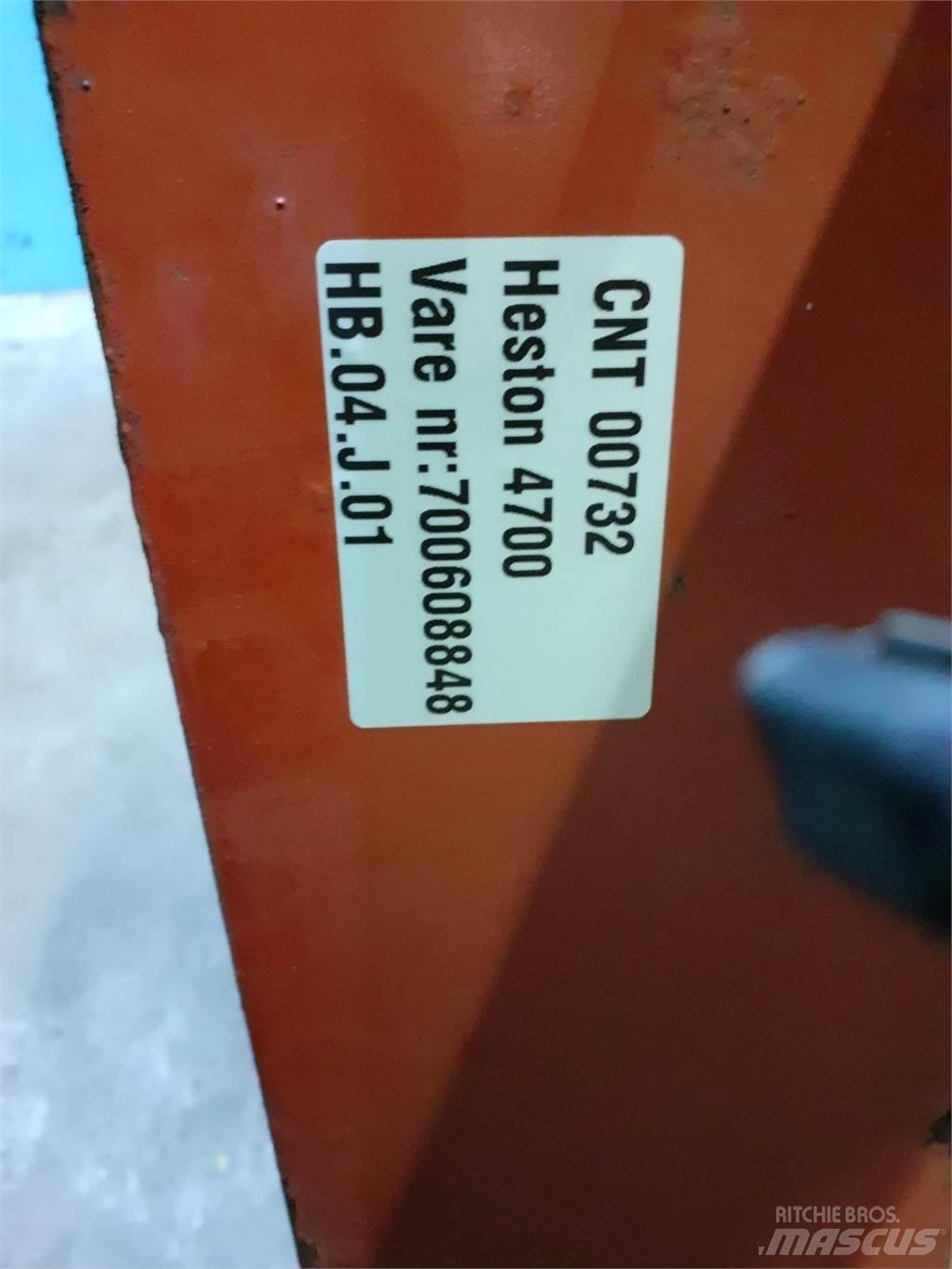 Hesston 4700 Ballenklammer