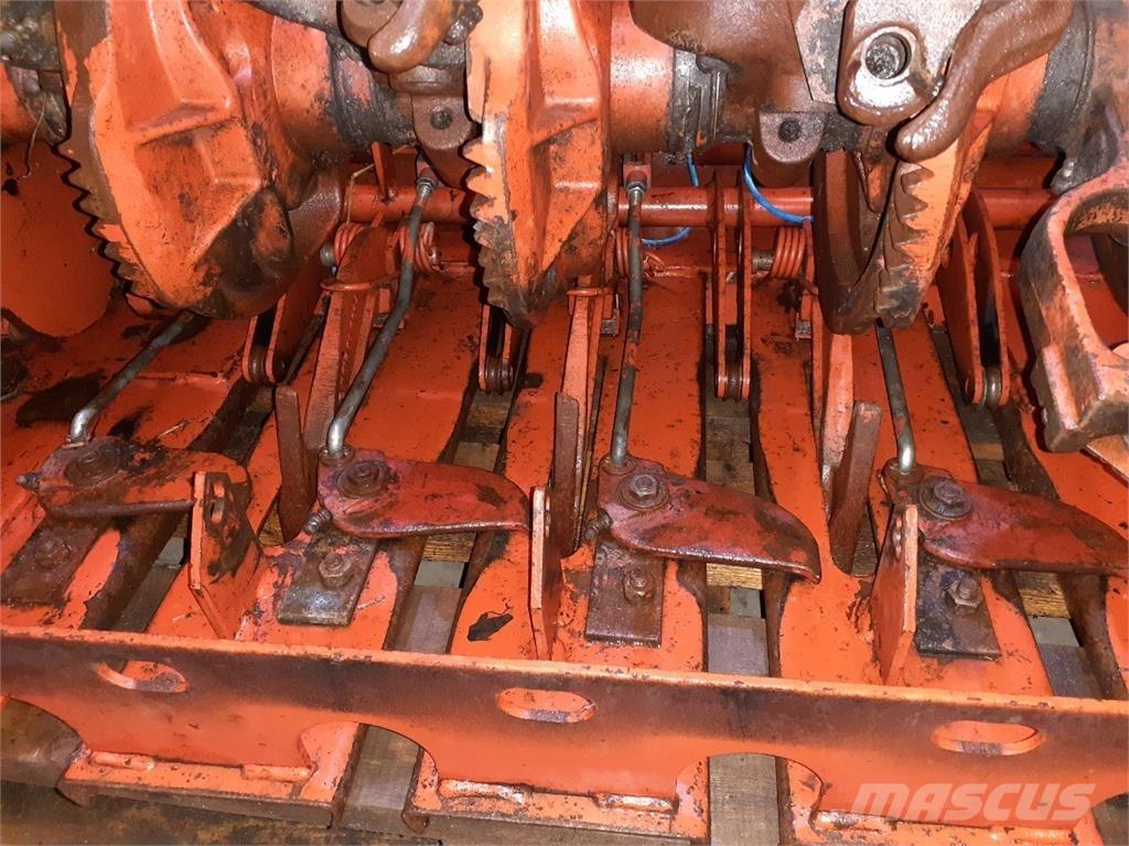 Hesston 4700 Sonstige Grünlandgeräte