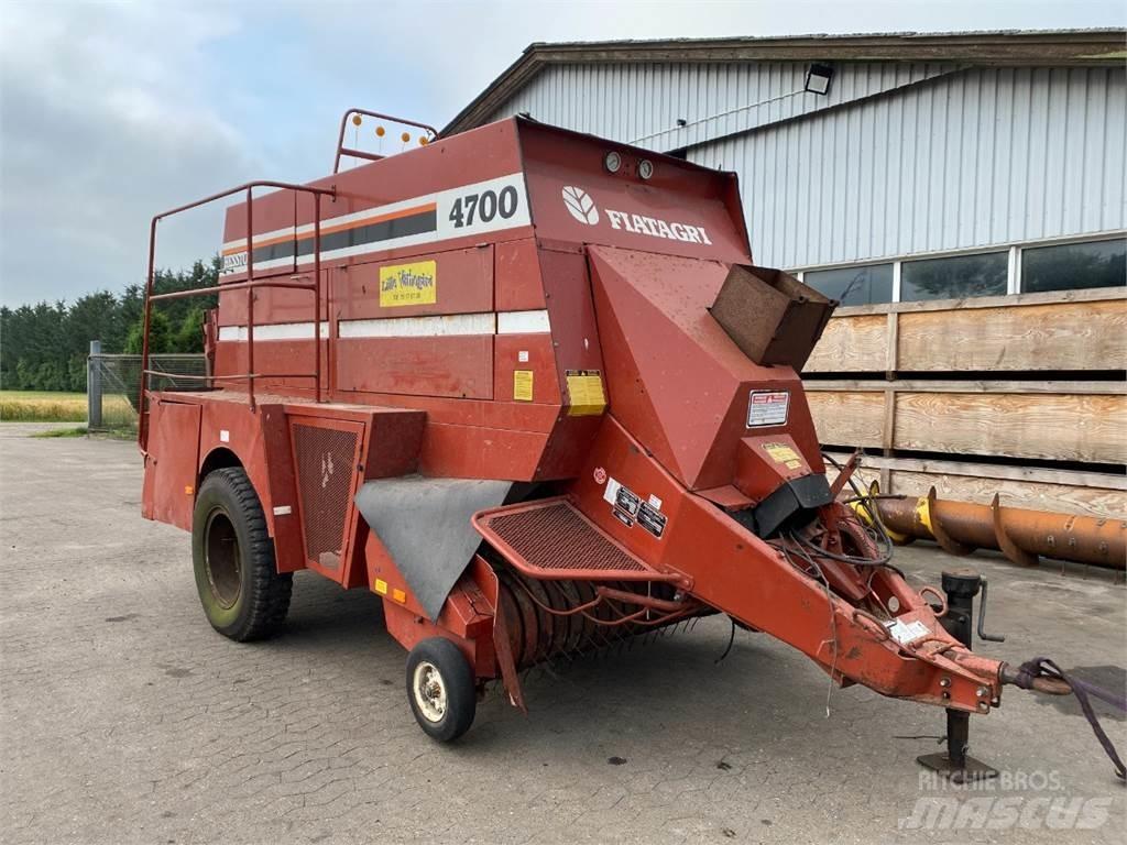 Hesston 4700 Quaderpressen