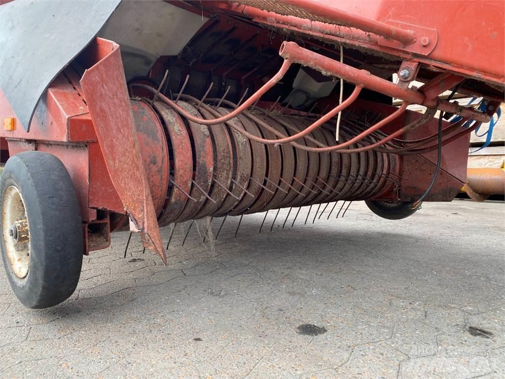 Hesston 4700 Quaderpressen
