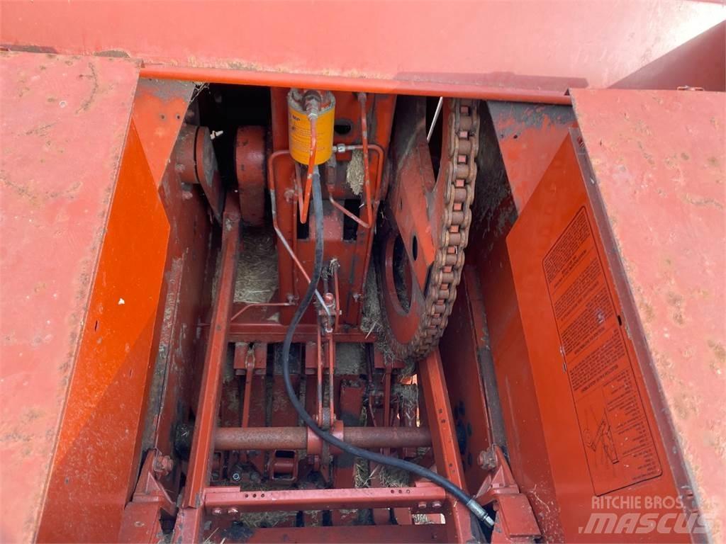 Hesston 4700 Quaderpressen