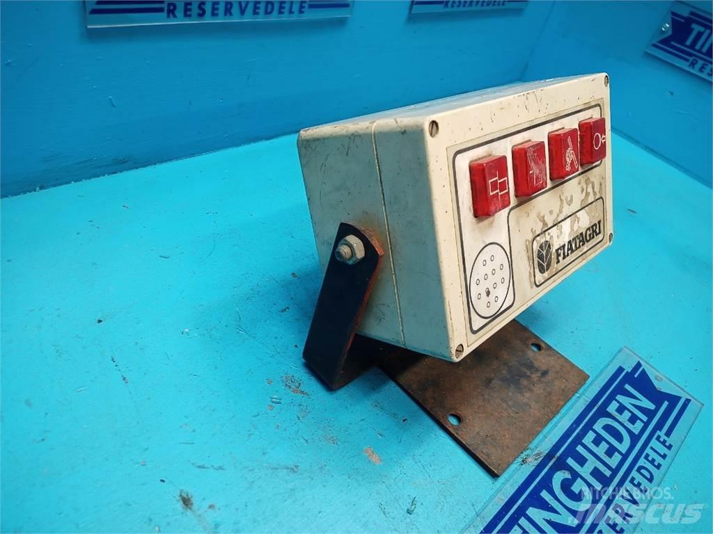 Hesston 4700 Elektronik