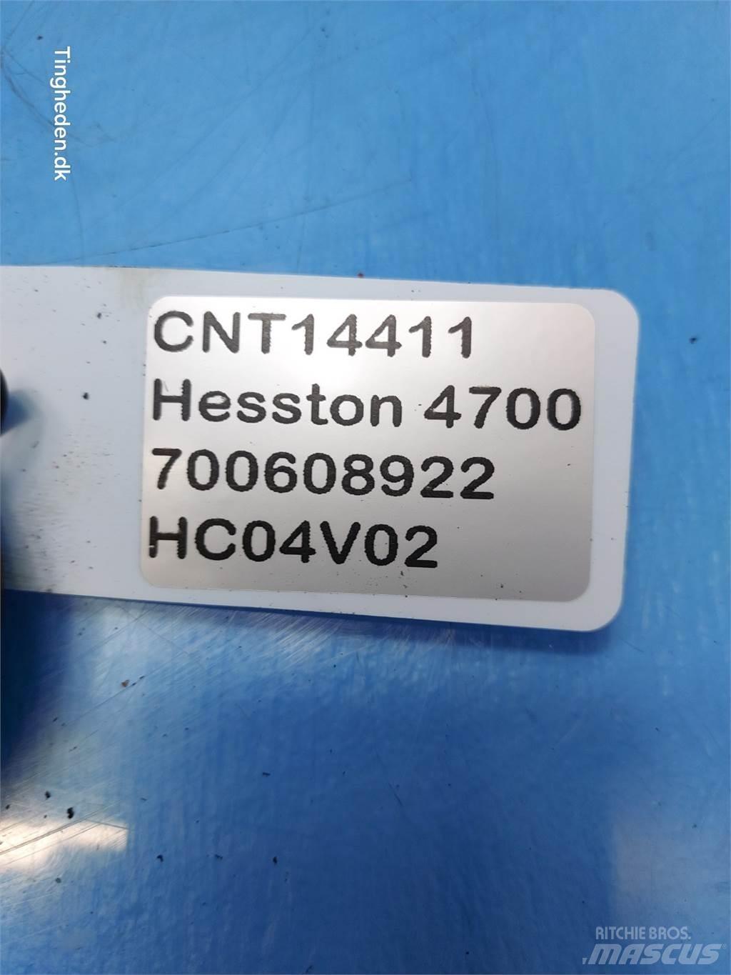 Hesston 4700 Ballenklammer
