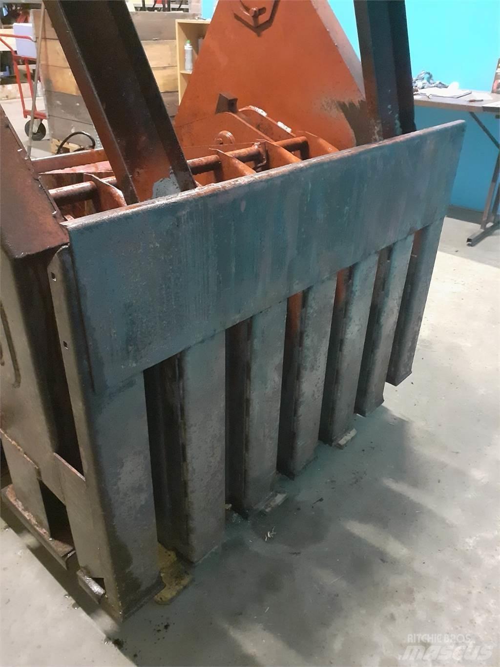 Hesston 4900 Sonstige Grünlandgeräte