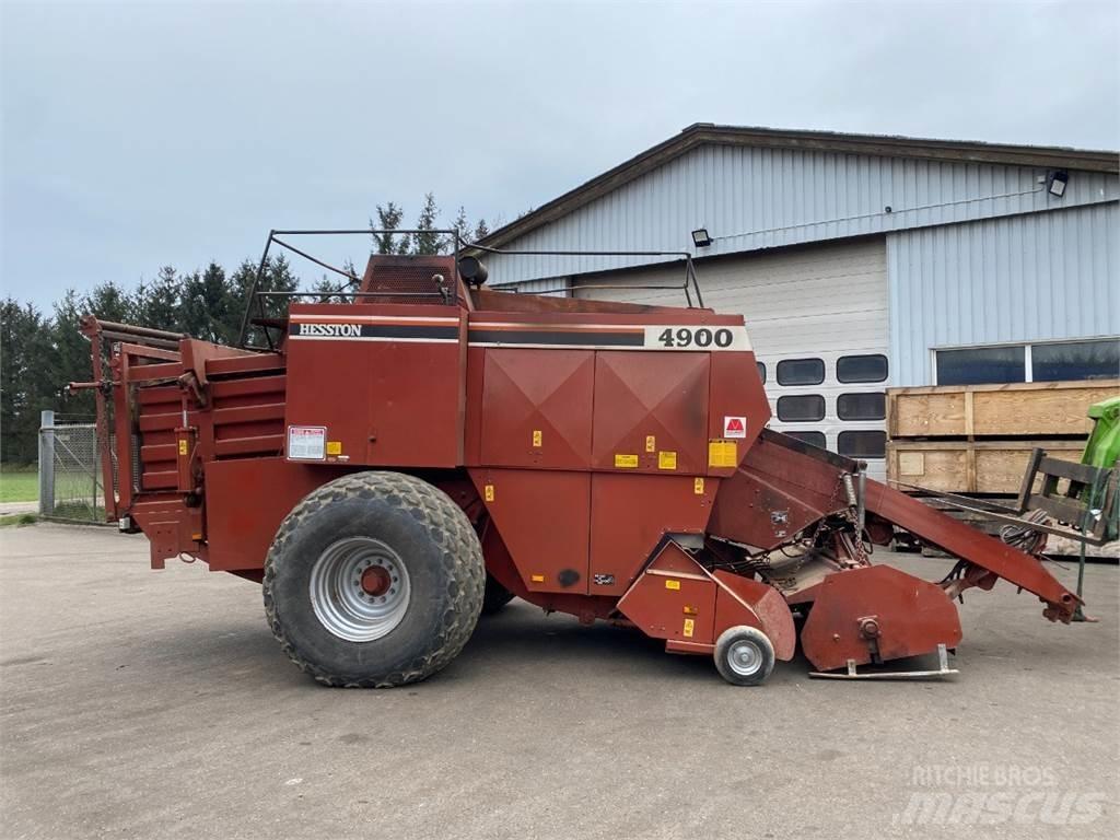 Hesston 4900 Quaderpressen