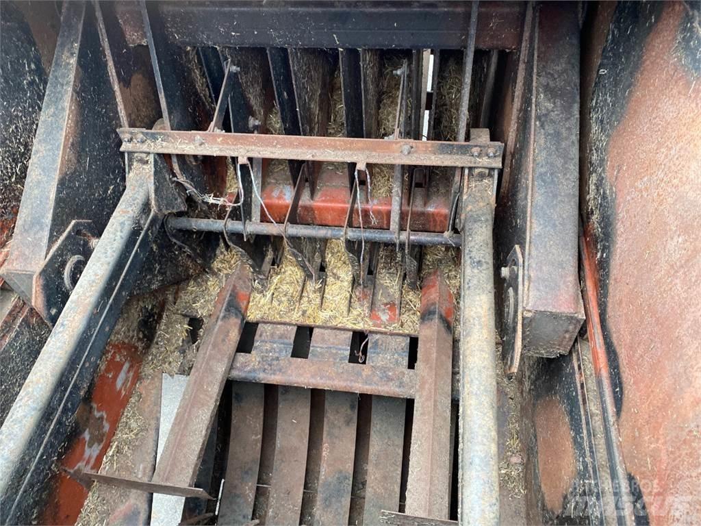 Hesston 4900 Quaderpressen