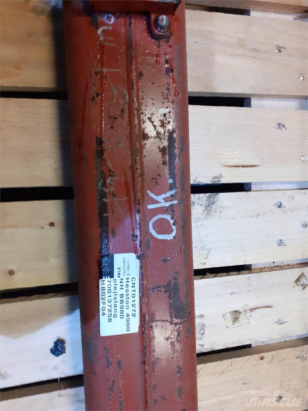 Hesston 4900 Sonstige Grünlandgeräte