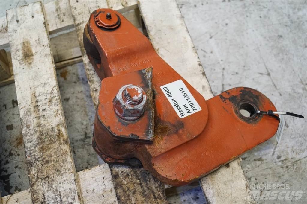 Hesston 4900 Ballenklammer