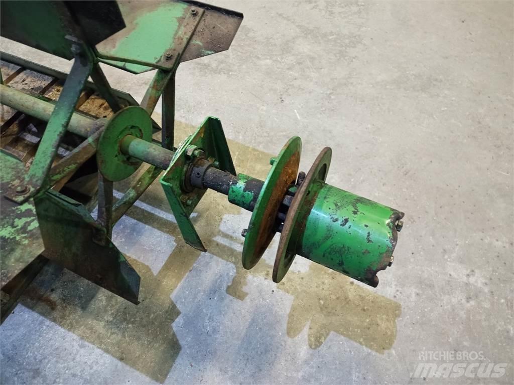 John Deere 1085 Sand- und Salzstreuer