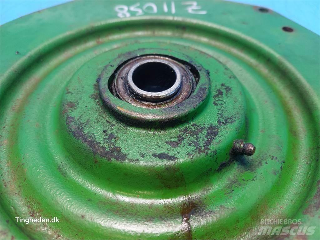 John Deere 1085 Sand- und Salzstreuer