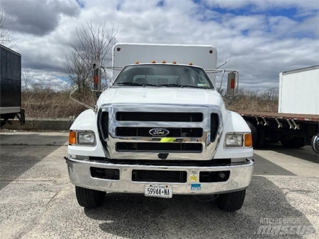 Ford F750 Getränkewagen