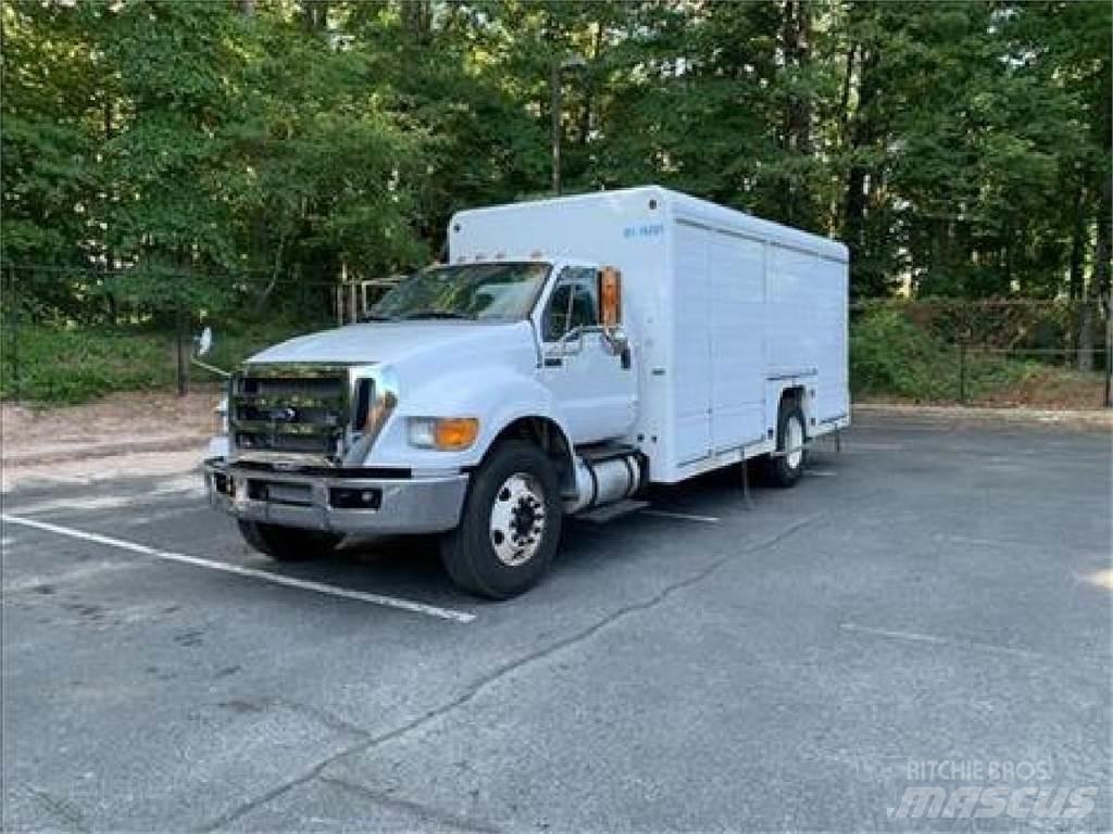 Ford F750 Getränkewagen