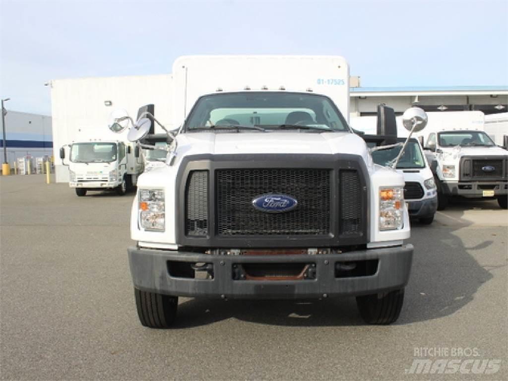 Ford F750 Getränkewagen