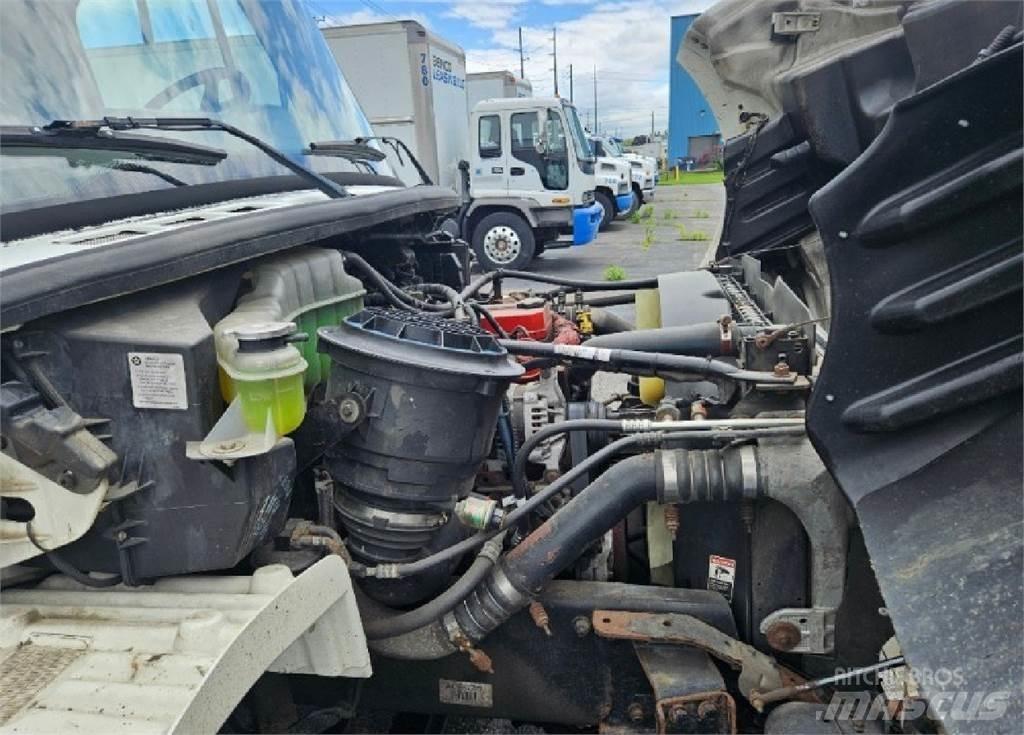 Freightliner M2 Kofferaufbau