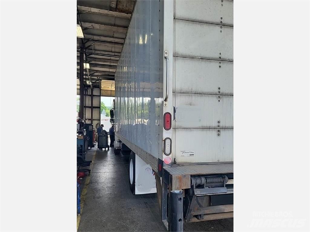 Freightliner M2 Kofferaufbau