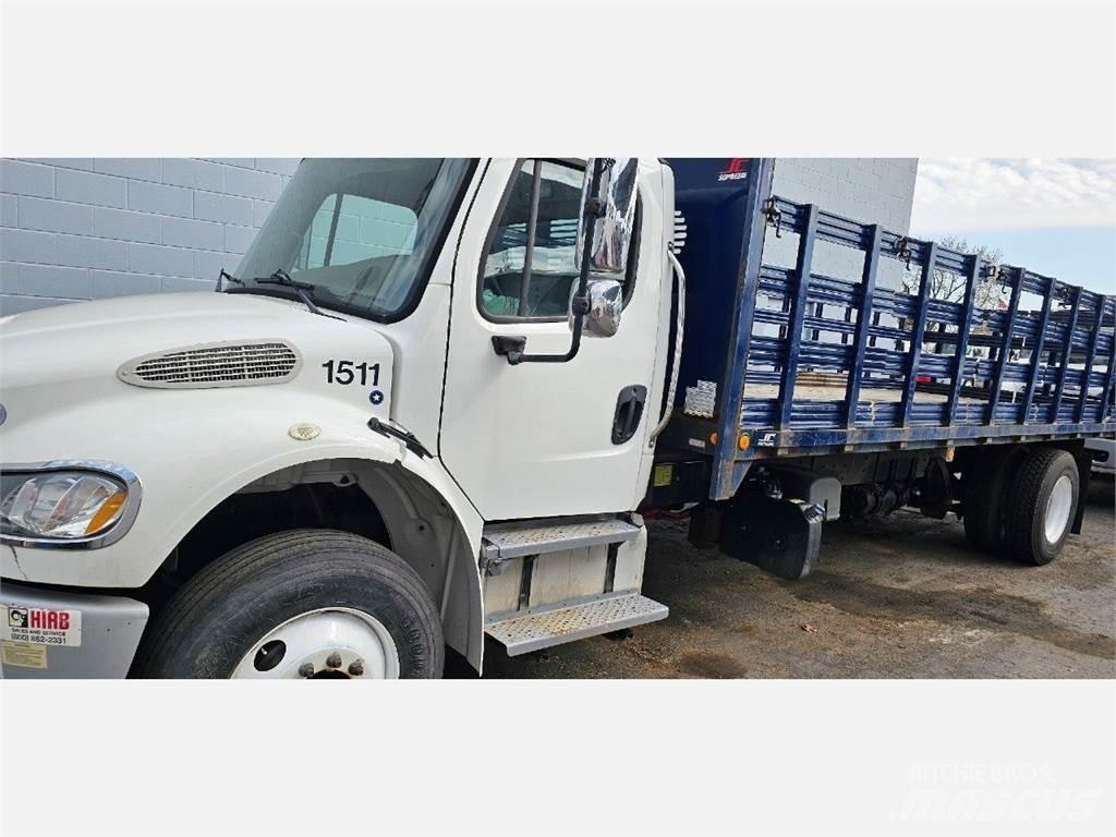 Freightliner M2 106 Pritschenwagen/Pritschenwagen mit Seitenklappe