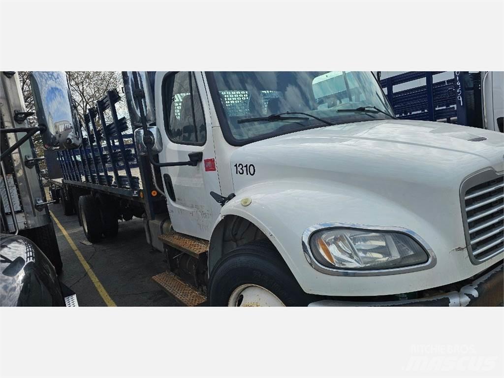 Freightliner M2 106 Pritschenwagen/Pritschenwagen mit Seitenklappe