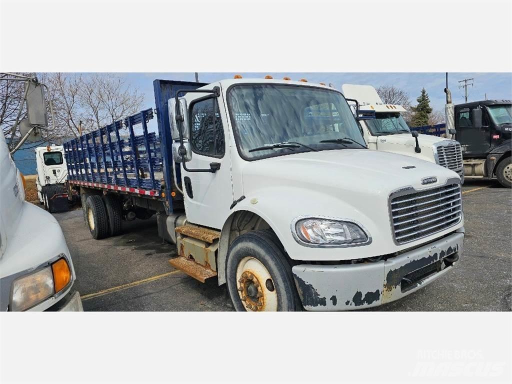 Freightliner M2 106 Pritschenwagen/Pritschenwagen mit Seitenklappe