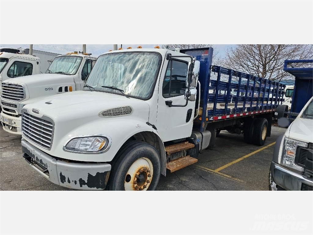 Freightliner M2 106 Pritschenwagen/Pritschenwagen mit Seitenklappe