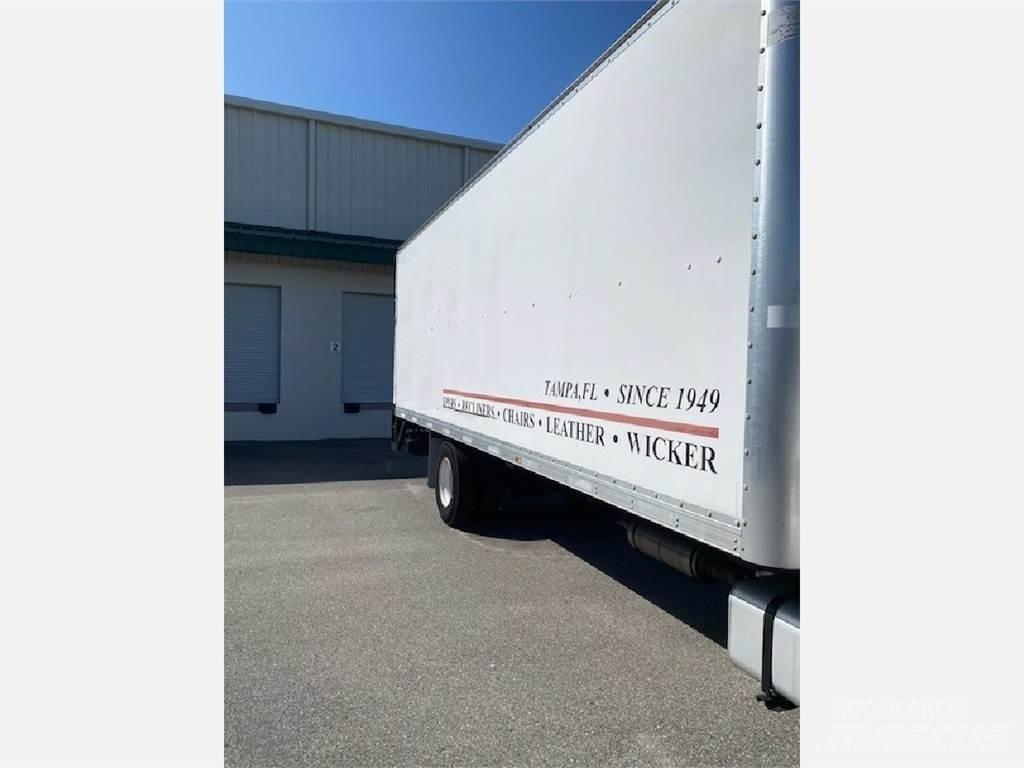 Freightliner M2 106 Kofferaufbau