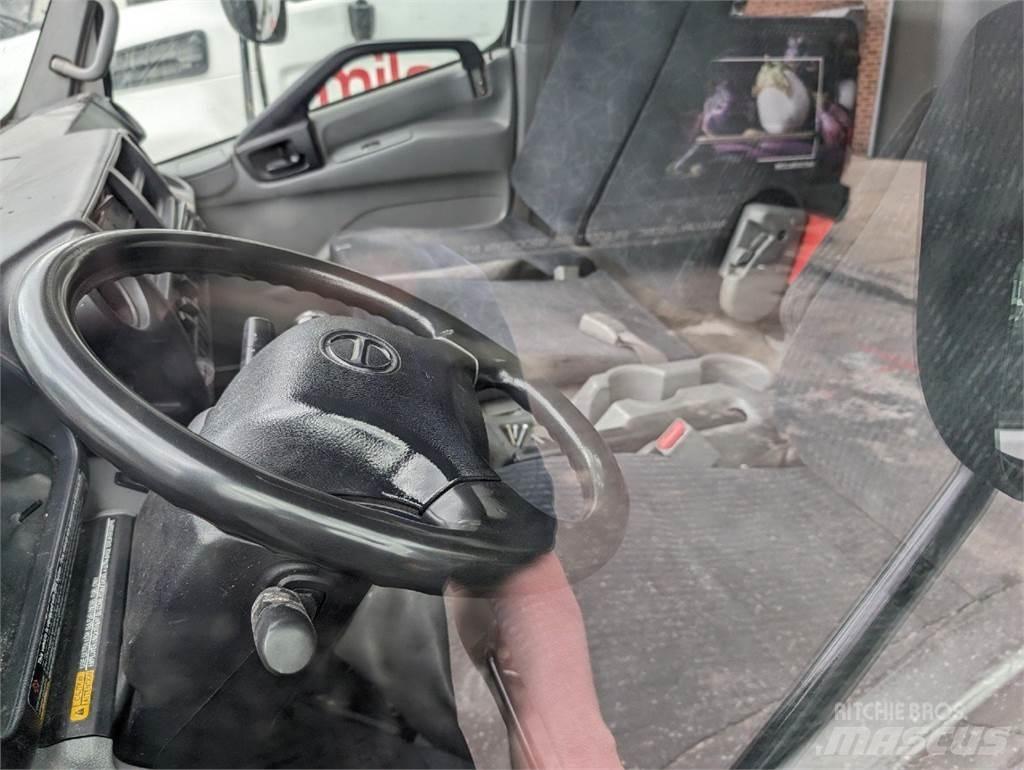 Hino 195 Kühlkoffer
