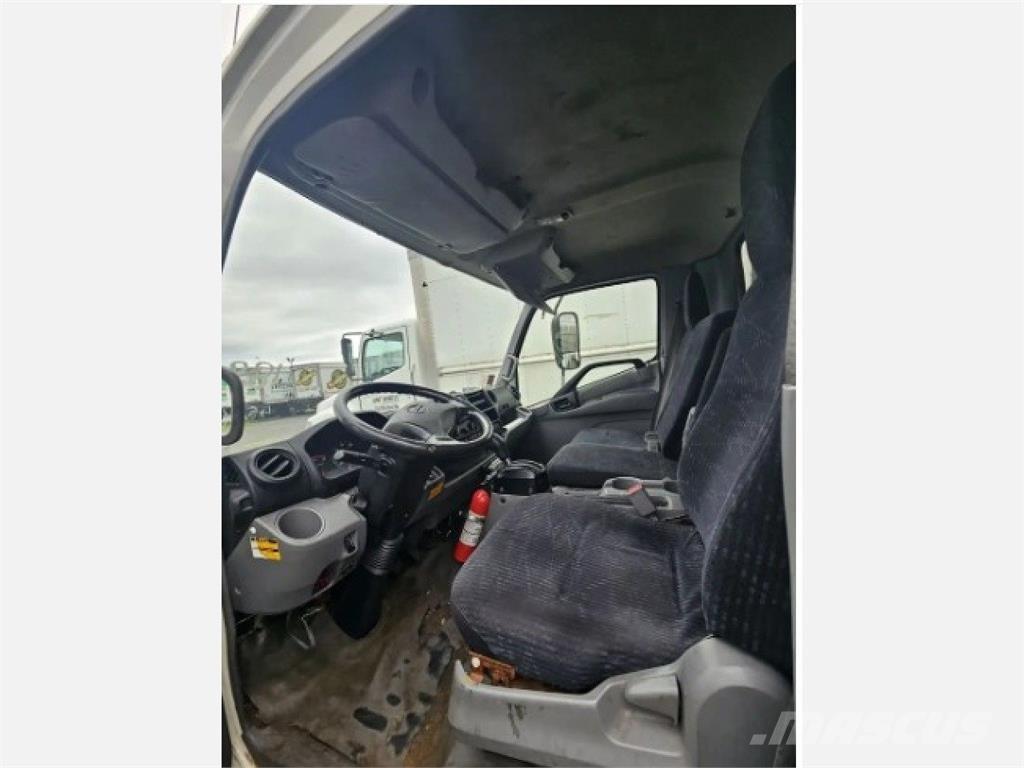 Hino 195 Kühlkoffer