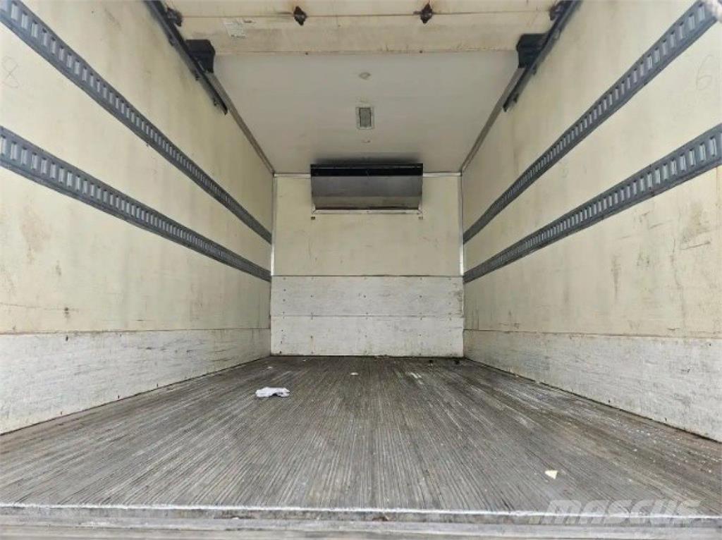 Hino 195 Kühlkoffer