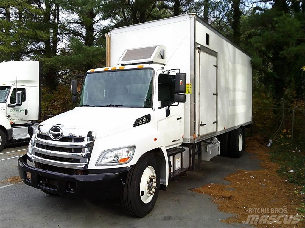 Hino 338 Kofferaufbau
