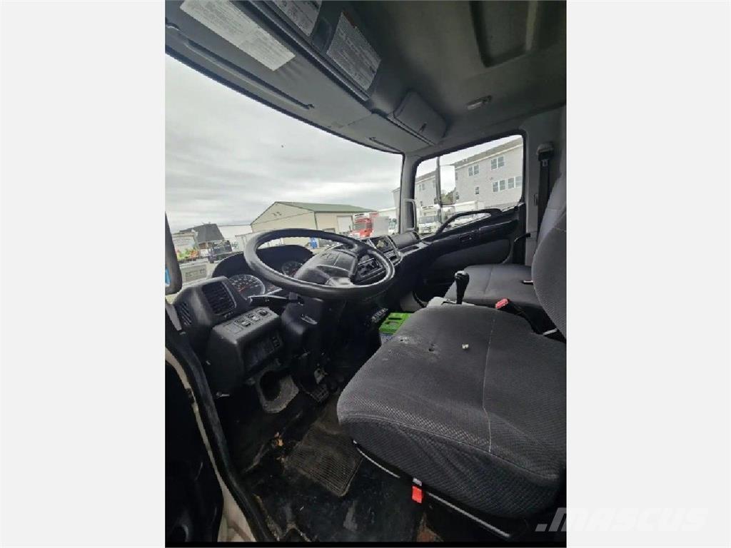 Hino 338 Kühlkoffer