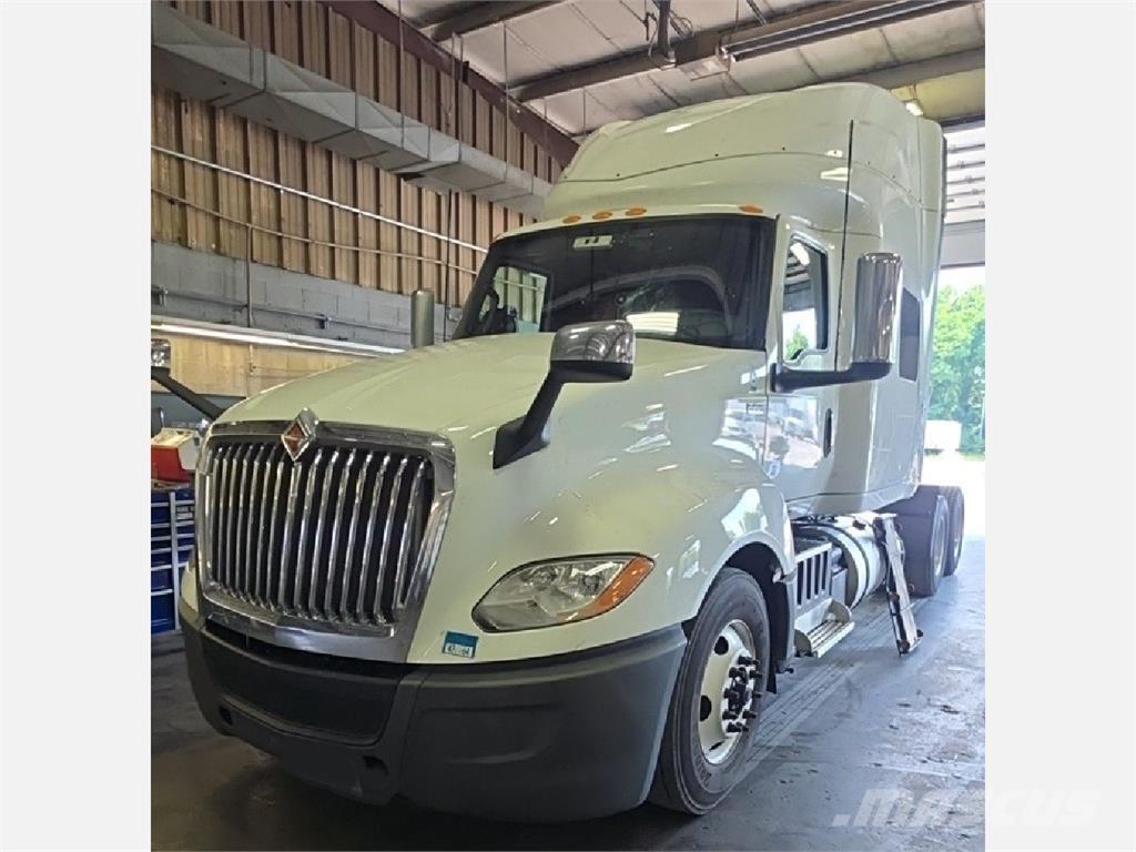 International LT Sattelzugmaschinen