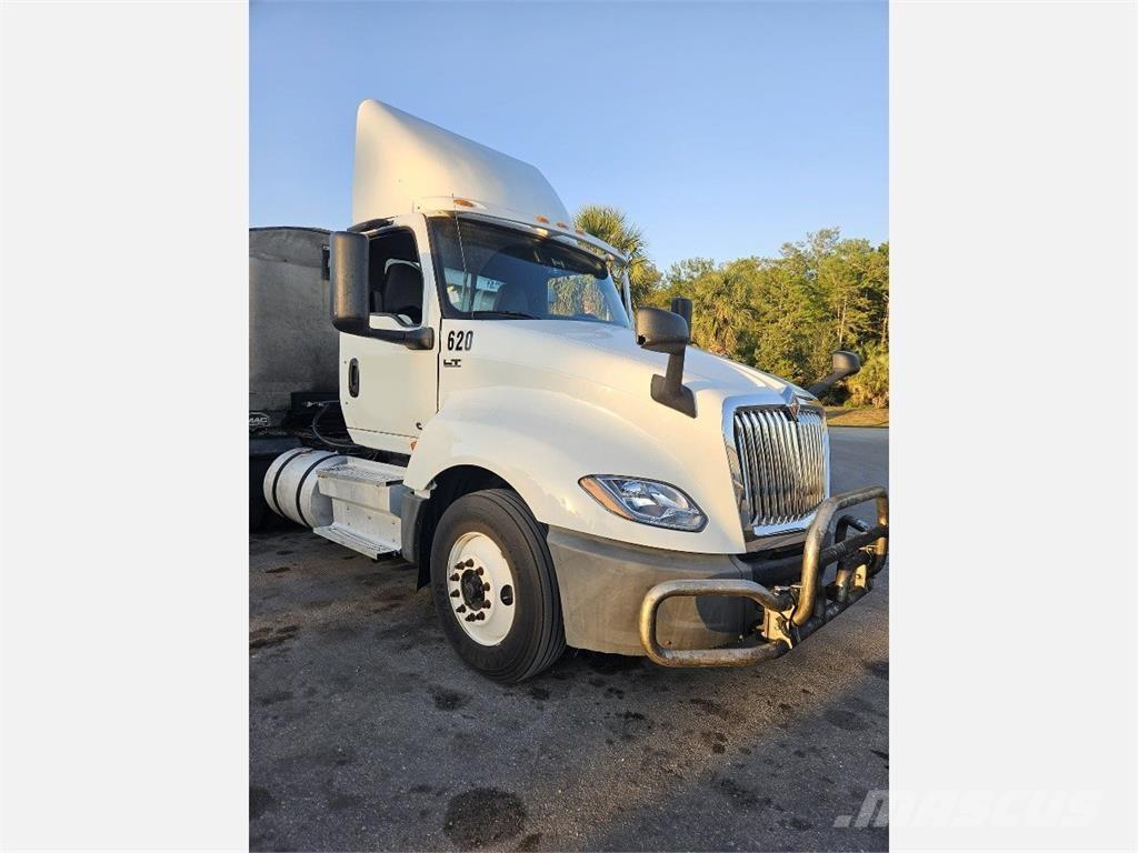 International LT625 Sattelzugmaschinen