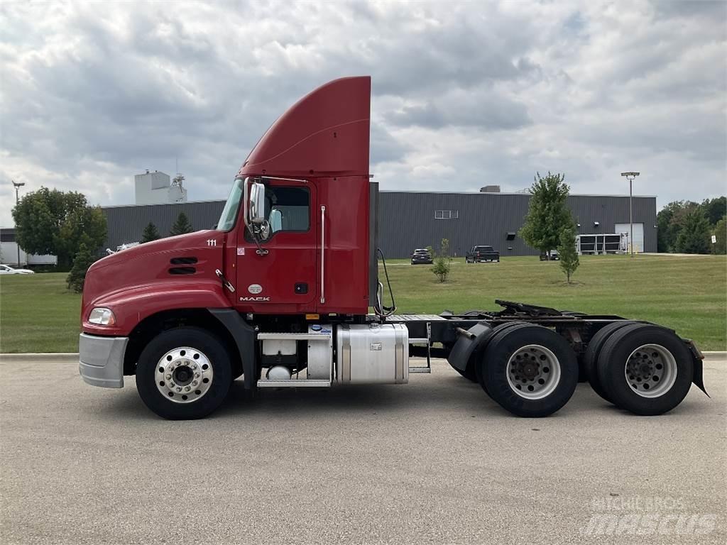 Mack CXU613 Andere Fahrzeuge