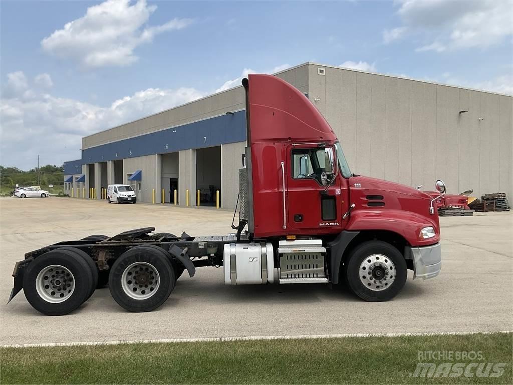 Mack CXU613 Andere Fahrzeuge