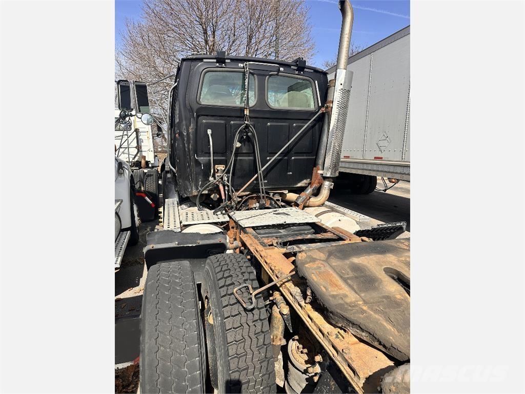 Sterling A9500 Sattelzugmaschinen