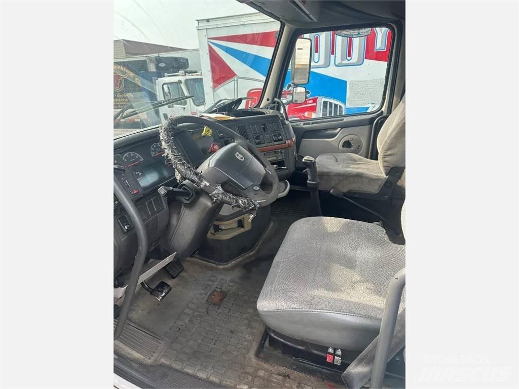 Volvo VNL300 Sattelzugmaschinen