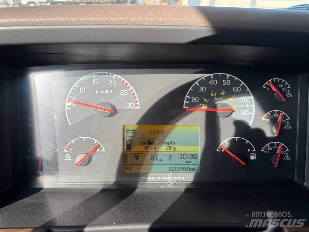 Volvo VNL670 Sattelzugmaschinen