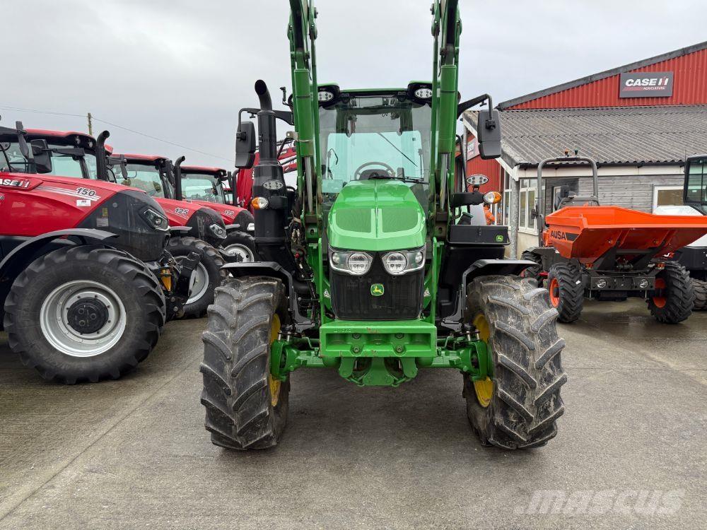 John Deere 6120M Traktoren