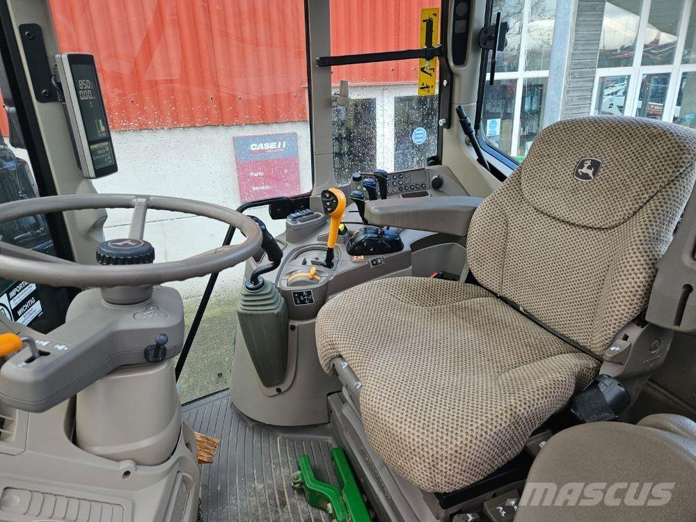 John Deere 6120M Traktoren