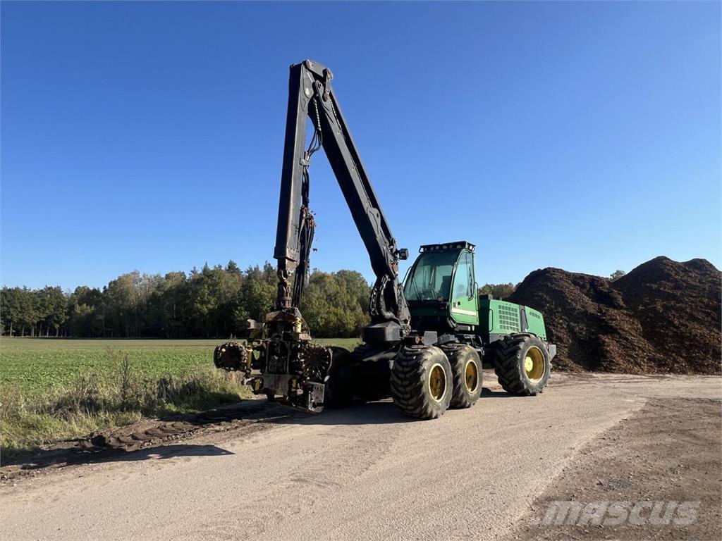 John Deere  Harvester