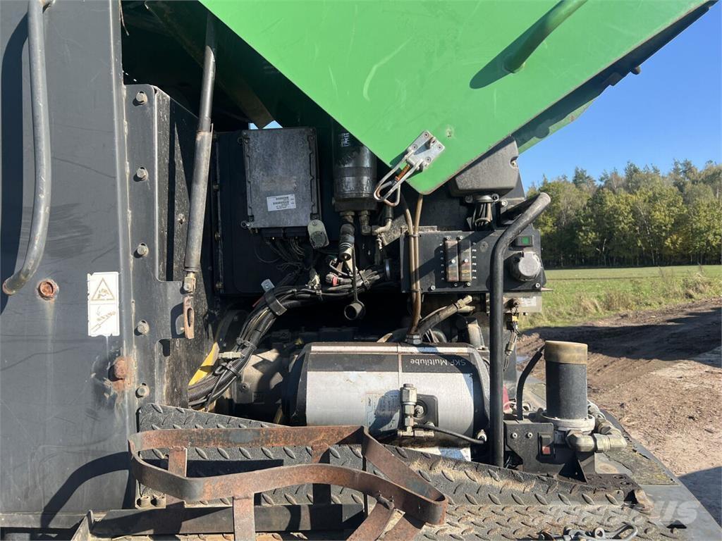 John Deere  Harvester