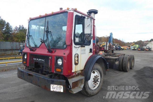 Mack MR688S Wechselfahrgestell