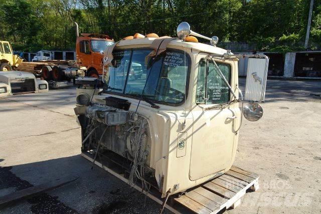 Mack RD690S Kabinen