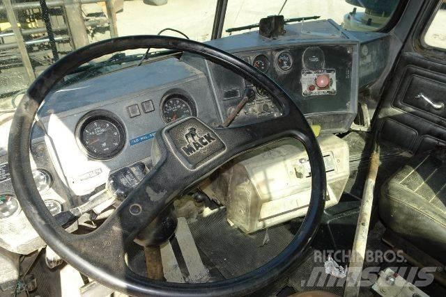 Mack RD690S Kabinen