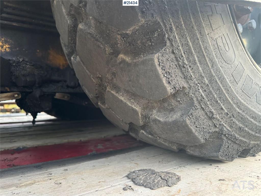 CAT AP 300 Strassenfertiger