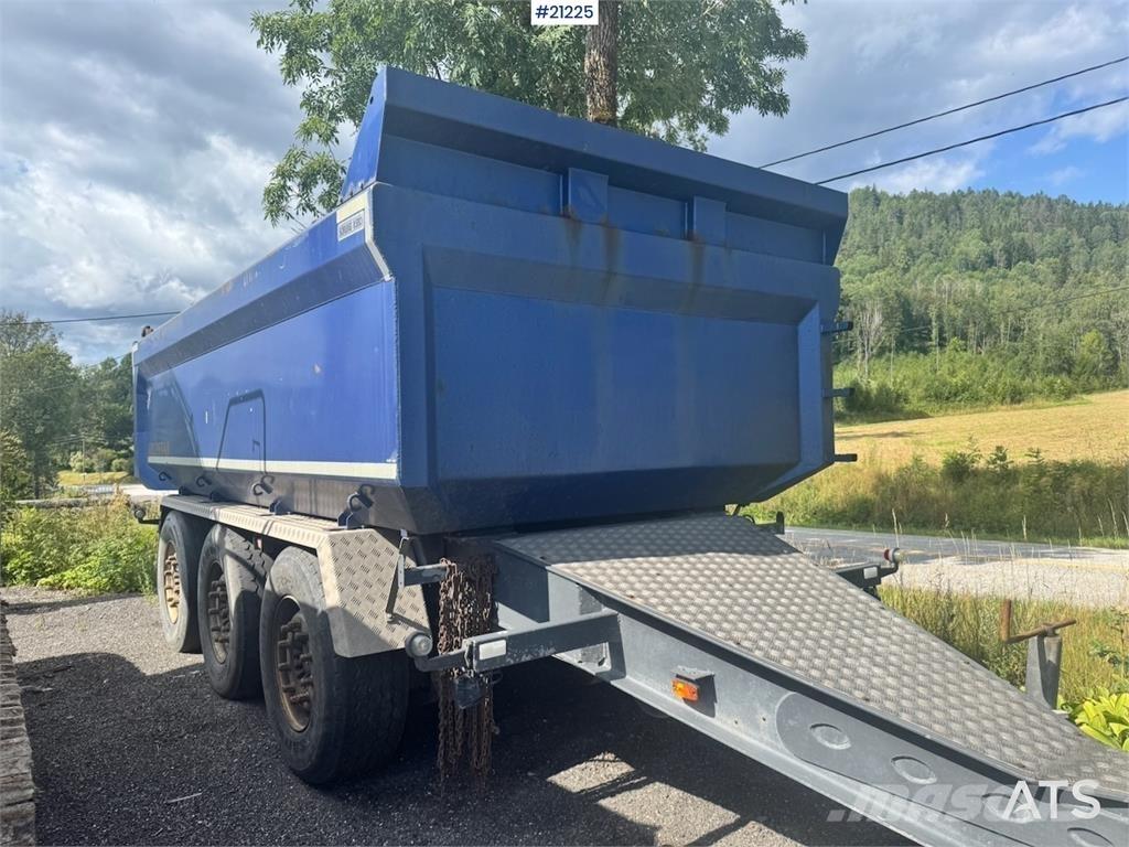 Maur Trailer. Kipper