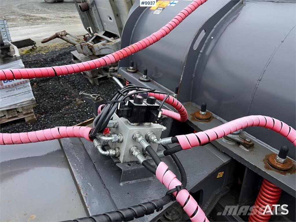 Pome JETI/ Volvo Pflüge