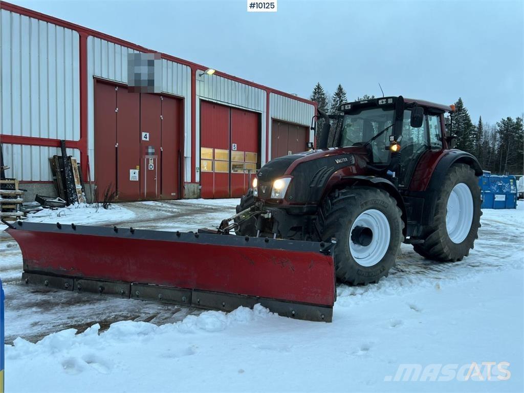 Valtra T213 Traktoren